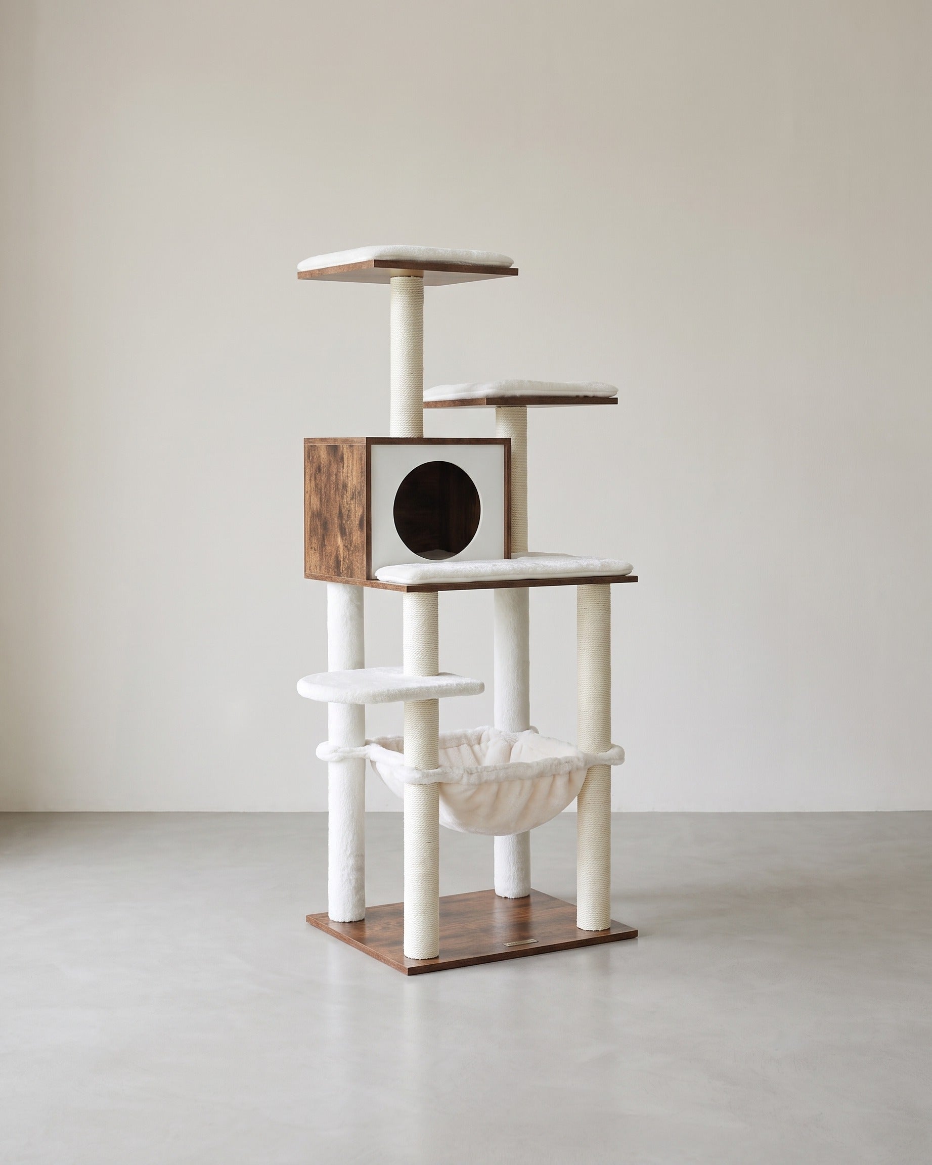 Katzenkratzbaum mit Hängematte und Katzenhaus – Modernes Design in Grau und Weiß – Komfortables und langlebiges Spielparadies – Braun