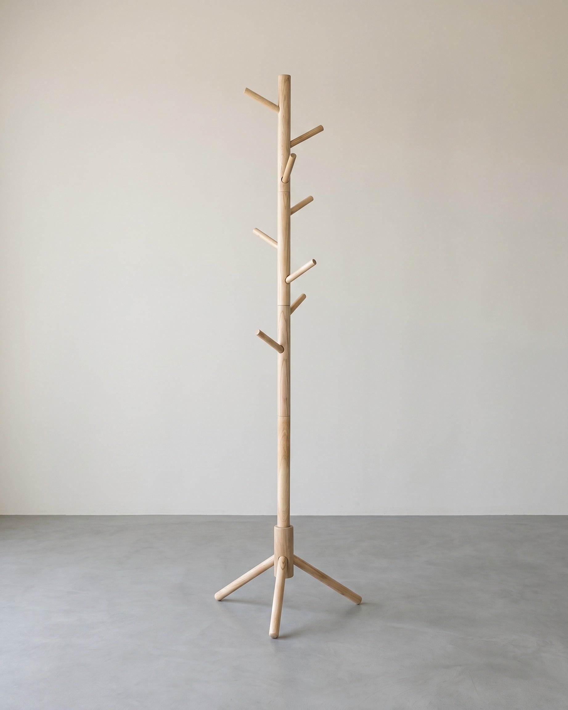 Garderobenständer aus Massivholz mit 8 Haken – Stabil, elegant und einfach zu montieren – Braun