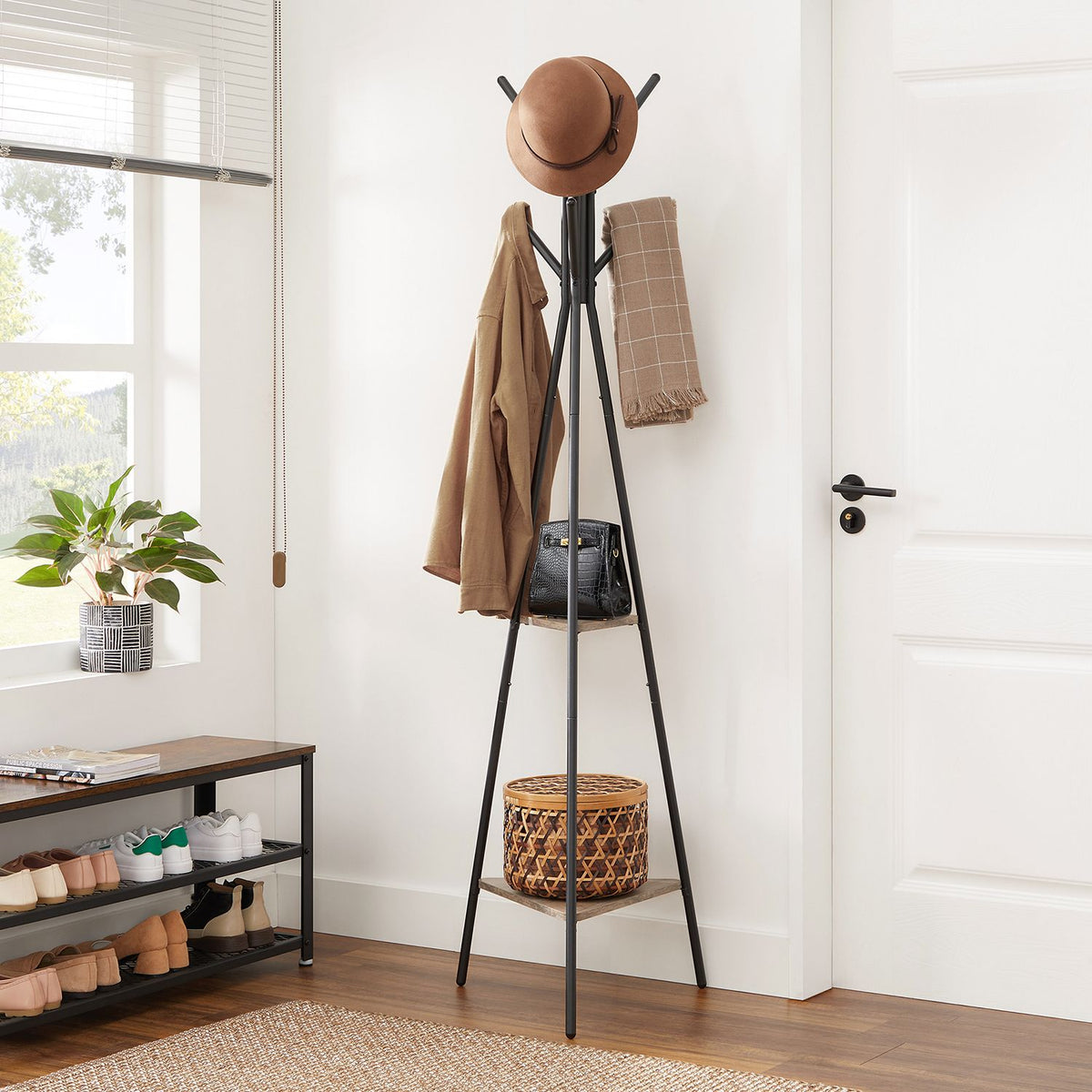 Kleiderständer mit Holzregalen – Minimalistisches Design – Stabil & Platzsparend