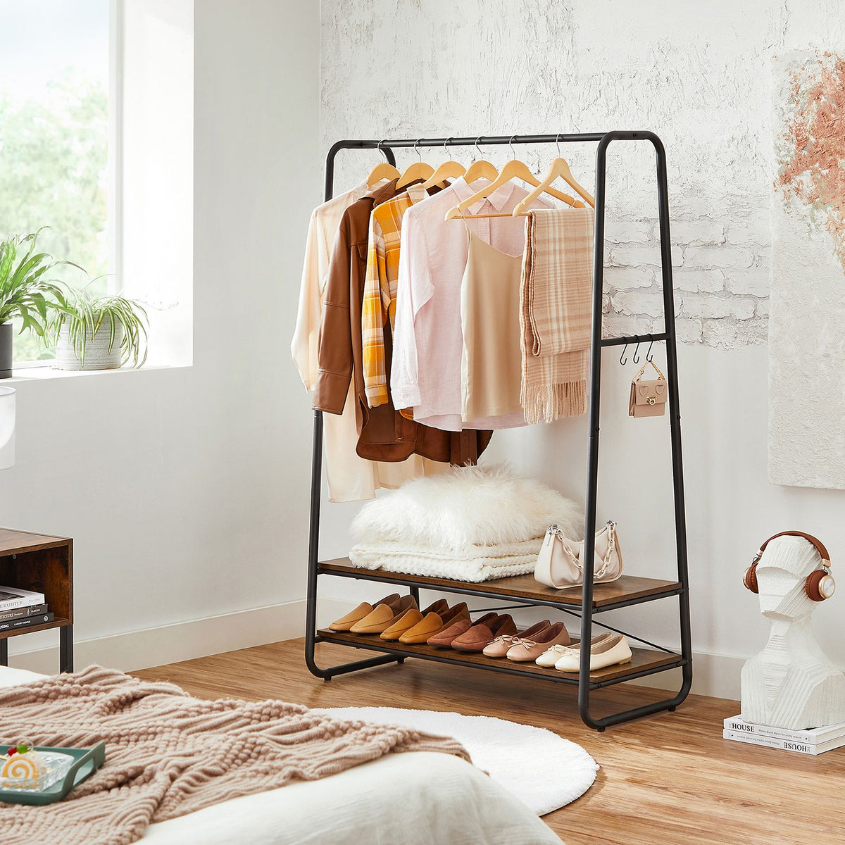 Kleiderständer mit Ablagen – Industriedesign – freistehend – 100 cm breit