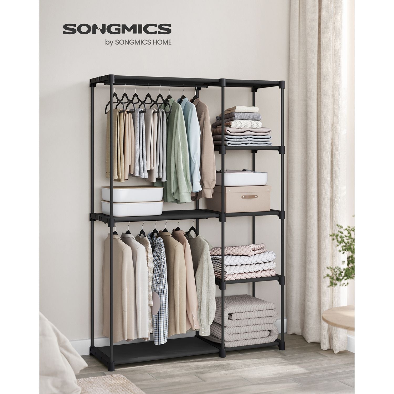 Praktischer Stoffkleiderschrank mit Kleiderstangen und Ablageflächen