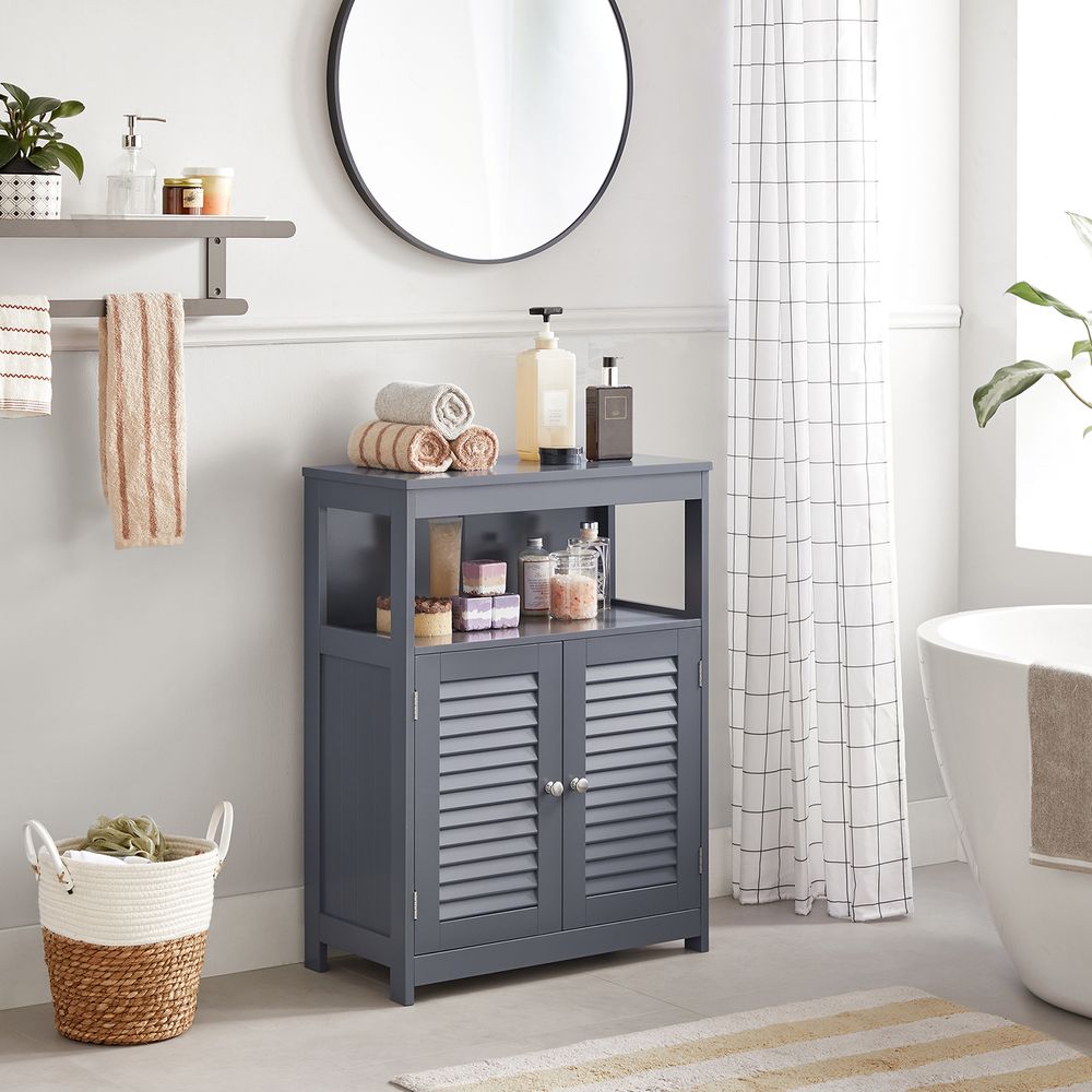 Badezimmerschrank mit Lamellentüren – feuchtigkeitsbeständig und praktisch